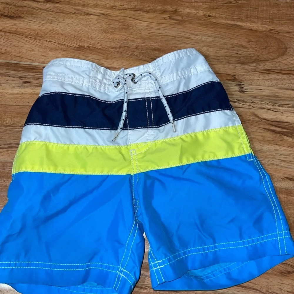 Kids swim shorts bundle of 2 sz 4T‎ & 5/6